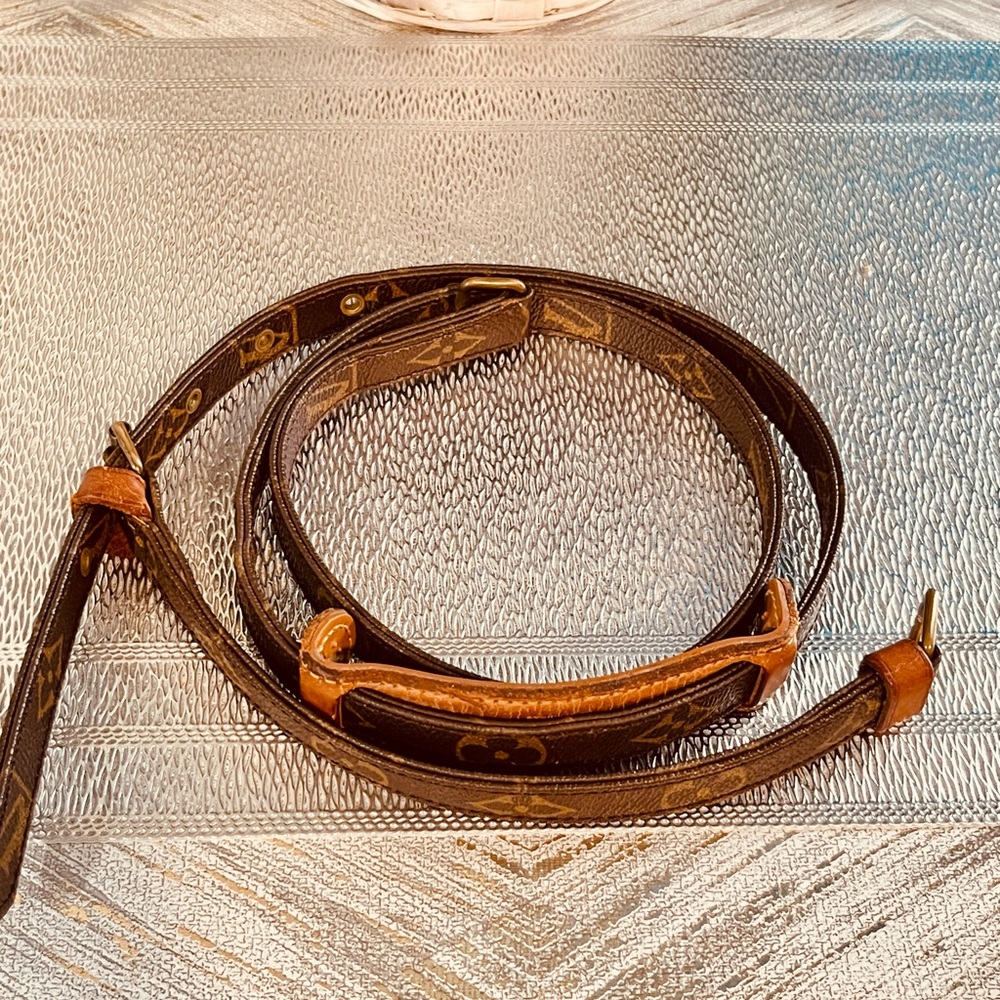 Louis Vuitton Strap Unversal Ajustabile size.
The price Is For 1 strap only!! - Picture 8 of 16